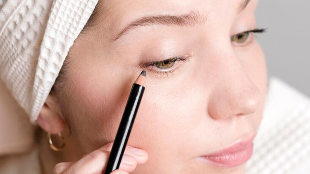 خرید خط چشم و مداد چشم باکیفیت در فروشگاه کرازا